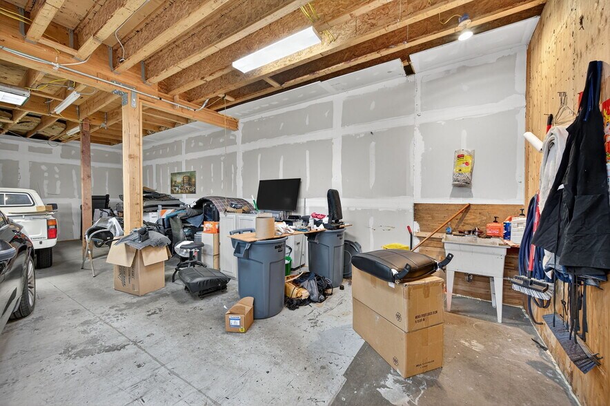 More Photos Of 20 S Linden Ave, South San Francisco Warehouse For Sale