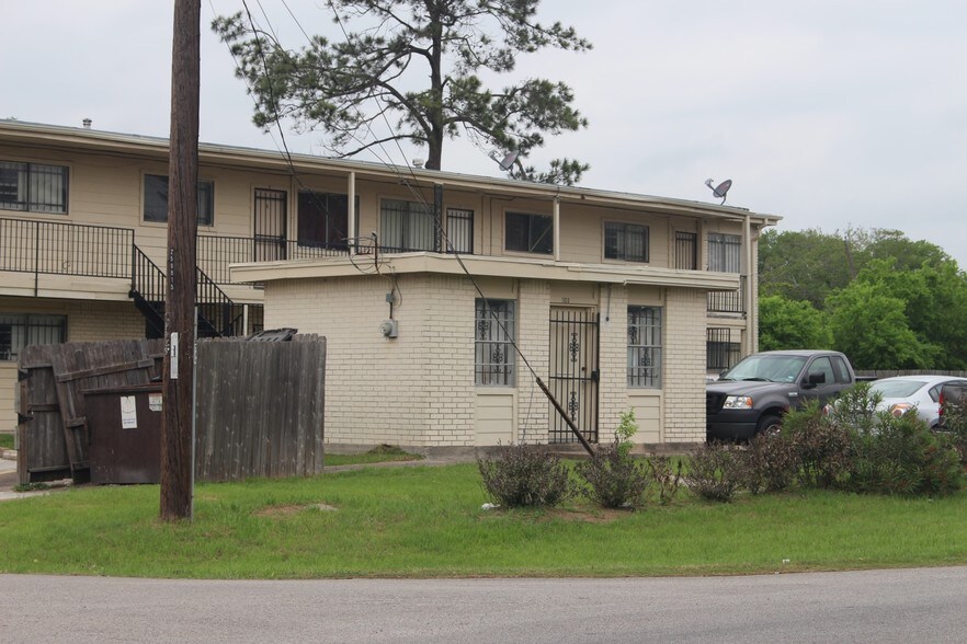 More Photos Of 7820 Calhoun Rd, Houston Apartments For Sale