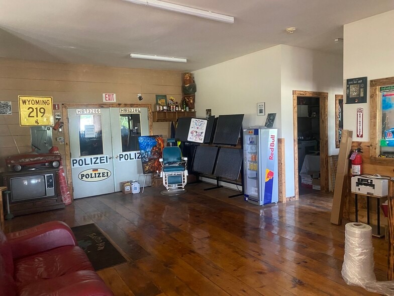 More Photos Of 17 Dodge Rd, Edgecomb Light Manufacturing For Sale
