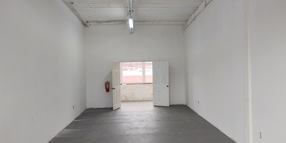 More Photos Of 60 Dickerson St, Newark Light Manufacturing For Lease