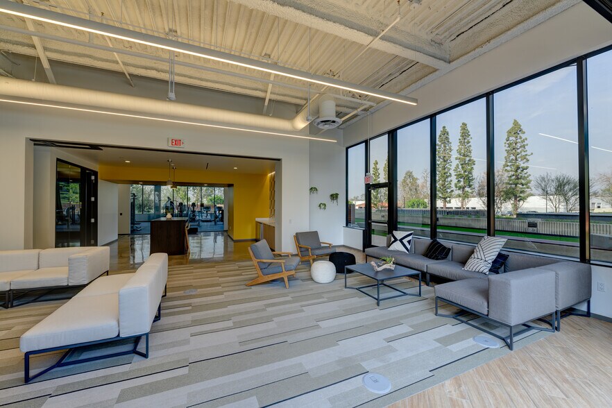 More Photos Of 3100 S Harbor Blvd, Santa Ana Office For Sale