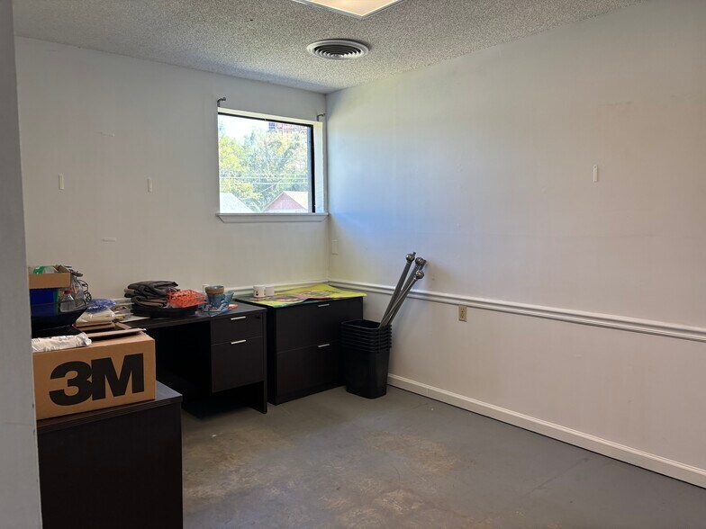 More Photos Of 1811 Florida Ave, Quincy Warehouse For Lease