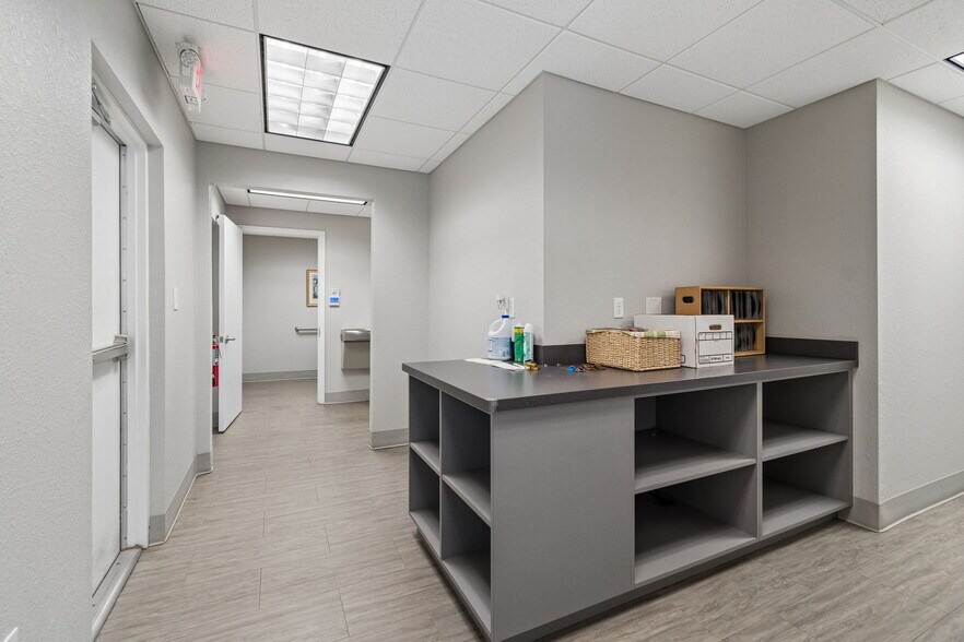 More Photos Of 575 Indian Rocks Rd N, Belleair Bluffs Medical For Lease