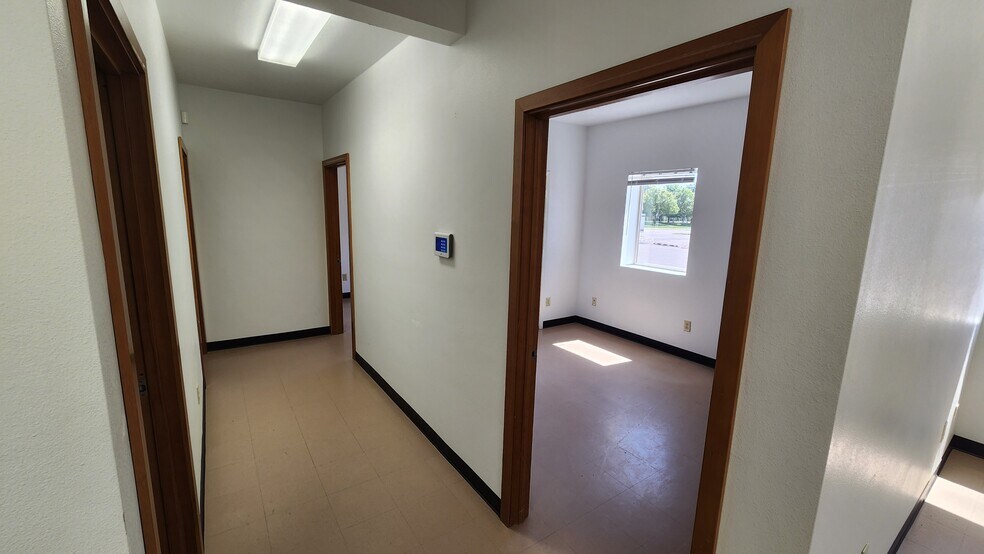 More Photos Of 2445 Robertson Dr, Richland Warehouse For Lease