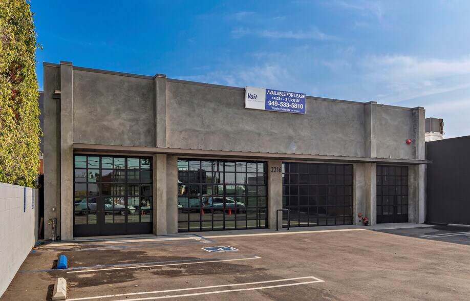 More Photos Of 2216 Federal Ave, Los Angeles Loft Creative Space For Lease