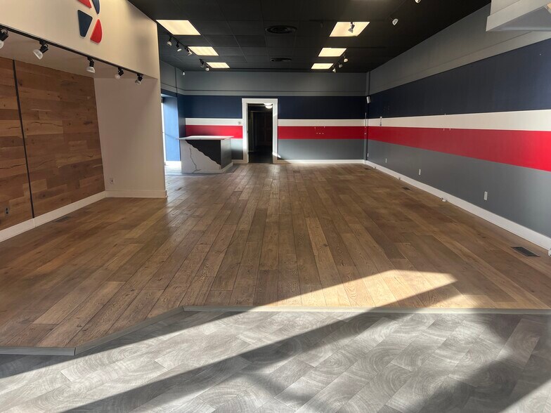 More Photos Of 325 S Broadway, Rochester Storefront Retail Residential For Lease