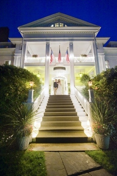 More Photos Of 104-106 Sharon Rd, Lakeville Hotel For Sale