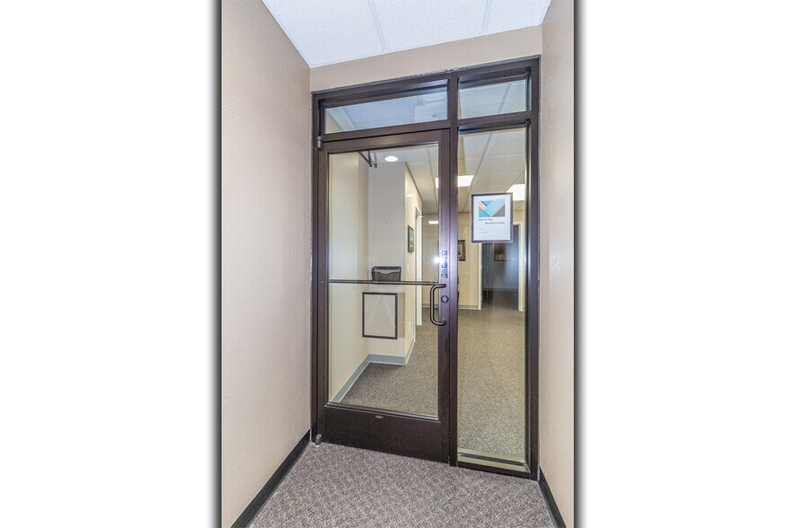 More Photos Of 1620 N Shawano St, New London Medical For Lease
