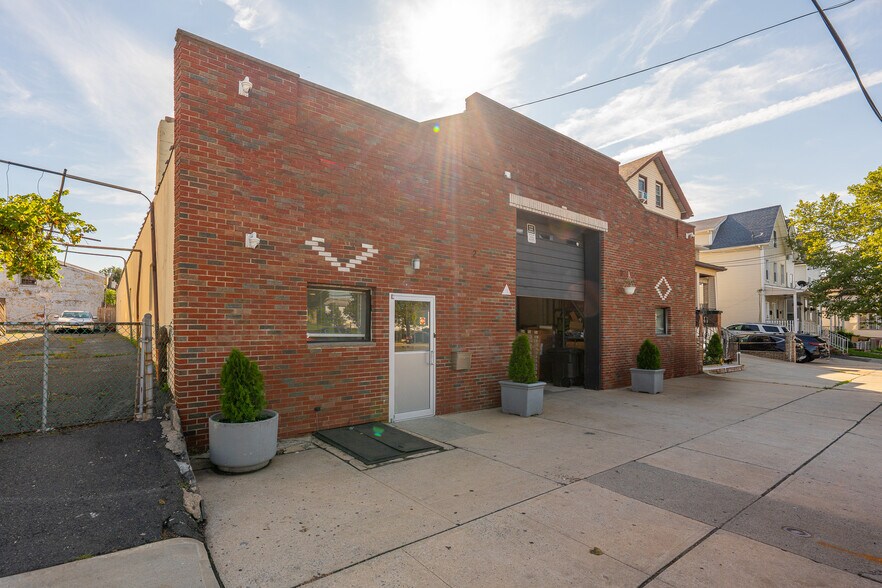 More Photos Of 245-247 Elizabeth Ave, Elizabeth Industrial For Lease