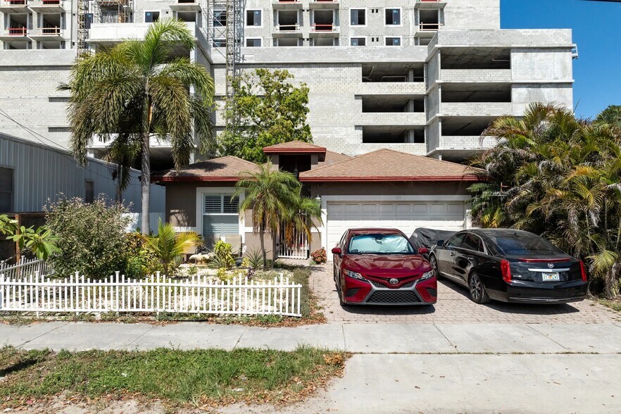 More Photos Of 121 SW 1st Ct, Dania Beach Freestanding For Sale