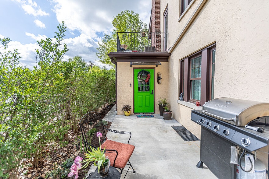 More Photos Of 404 Allegheny Ave, Towson Office For Sale