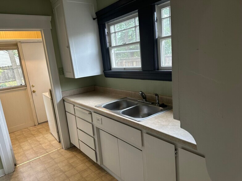 More Photos Of 150 W Stadium Dr, Stockton Apartments For Sale