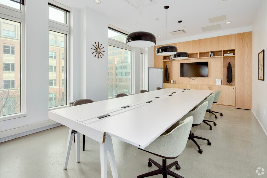 More Photos Of 2000 Duke St, Alexandria Office For Sale