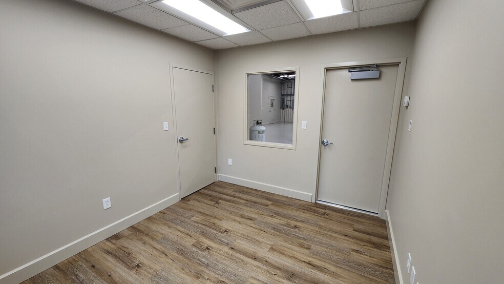 More Photos Of 272 E Kemper Rd, Loveland Industrial For Lease