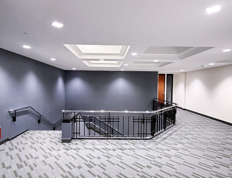 More Photos Of 251 Salina Meadows Pky, Syracuse Office For Sale