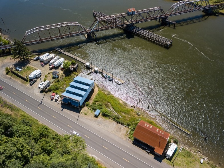 More Photos Of 6750 Or-126 Hwy, Florence Marina For Sale