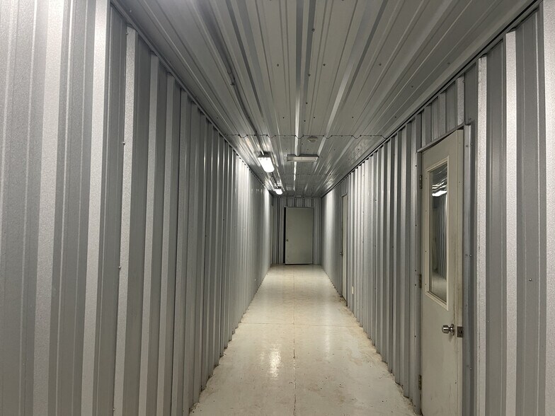 More Photos Of 5900 Moffat Rd NE, Piedmont Warehouse For Lease