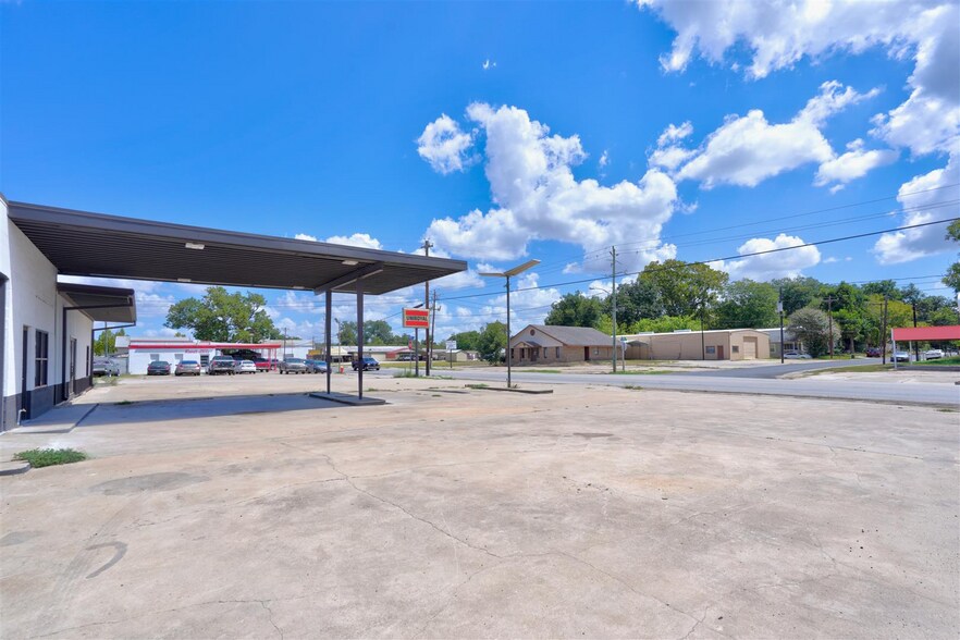 More Photos Of 623 N Richmond Rd, Wharton Auto Repair For Sale