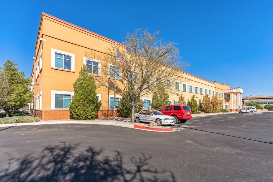 More Photos Of 555 Broadway Blvd NE, Albuquerque Office For Sale
