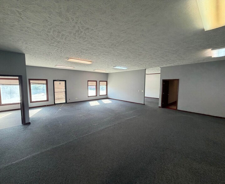 More Photos Of 5310 N 99th St, Omaha Storefront Retail Office For Sale