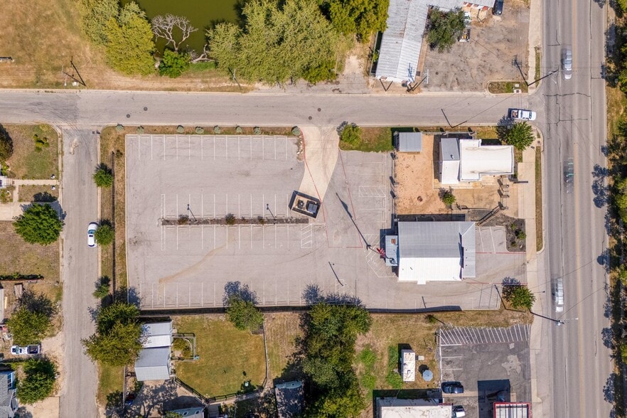 More Photos Of 1119 N Main St, Taylor Convenience Store For Sale