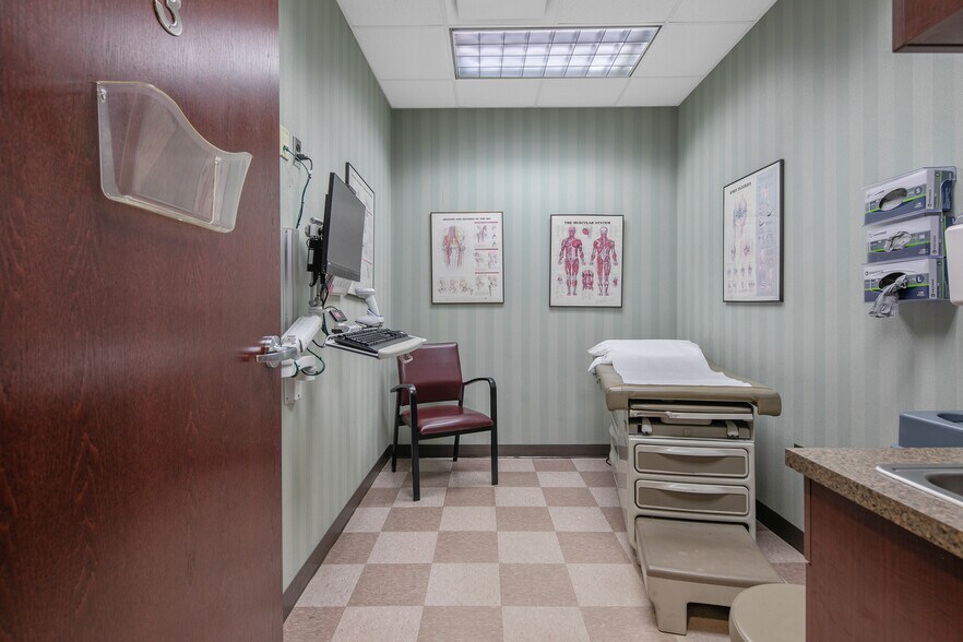 More Photos Of 6000 Ramsey St, Fayetteville Office For Sale