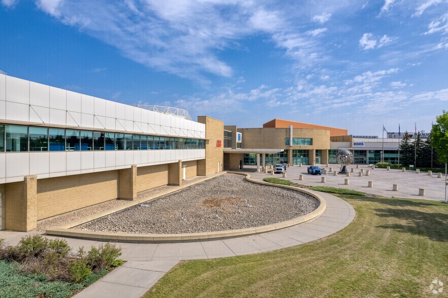 More Photos Of 2-10 Smed Ln SE, Calgary Distribution For Lease