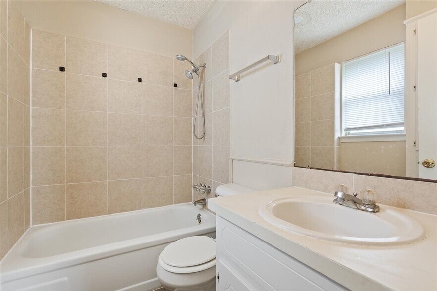 More Photos Of Gruver Circle, Hewitt Apartments For Sale