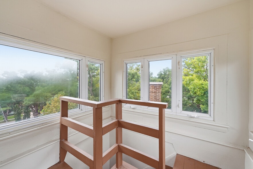 More Photos Of 2200 W Memorial Dr, Janesville Hospitality For Sale