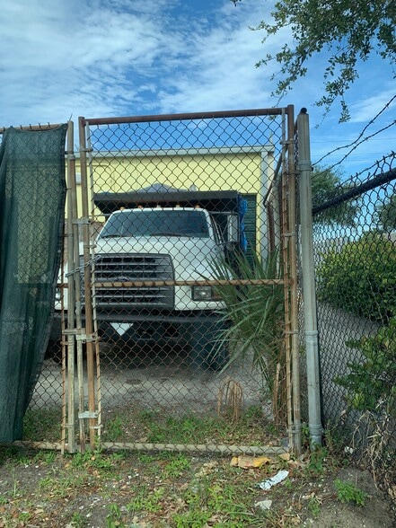 More Photos Of 525-541 S Dixie Hwy E, Pompano Beach Service For Lease