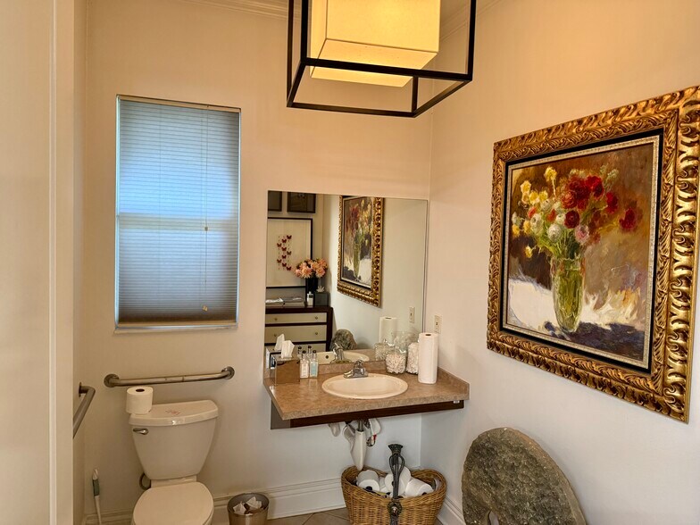 More Photos Of 15417 N Florida Ave, Tampa Medical For Lease