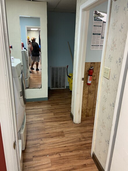 More Photos Of 10606 Warwick Blvd, Newport News General Retail For Sale