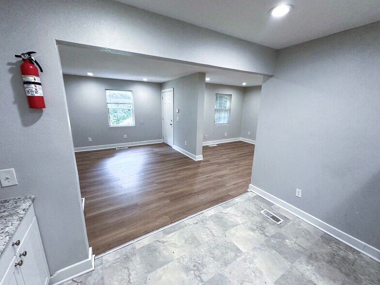 More Photos Of 1152 Greenwich St Sw, Atlanta Apartments For Sale