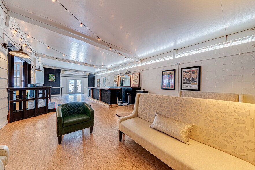 More Photos Of 4404 Edgewater Dr, Orlando Storefront Retail Residential For Sale