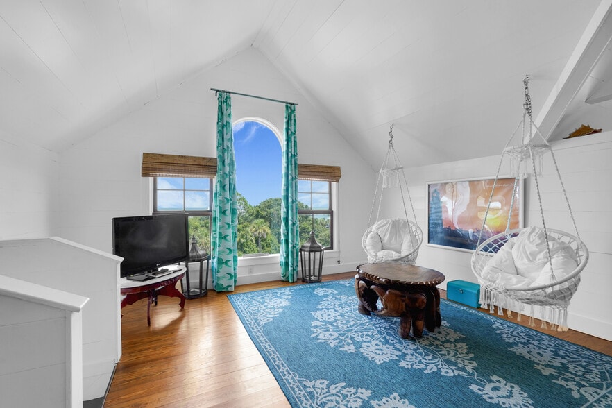 More Photos Of 21 Officers Row, Tybee Island Hospitality For Sale