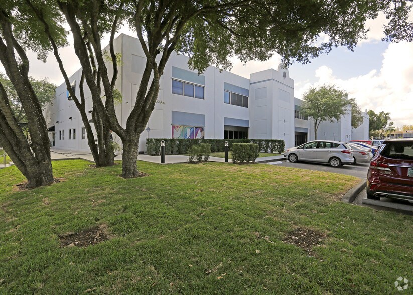 Primary Photo Of 10400 NW 33rd St, Miami Warehouse For Lease