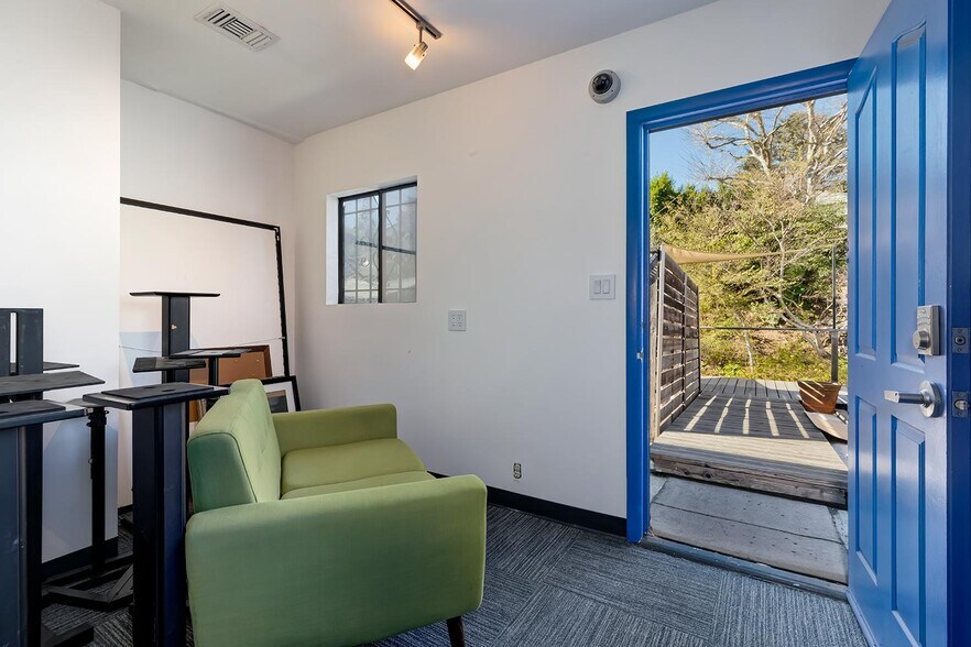 More Photos Of 3361-3365 Barham Blvd, Los Angeles Loft Creative Space For Lease