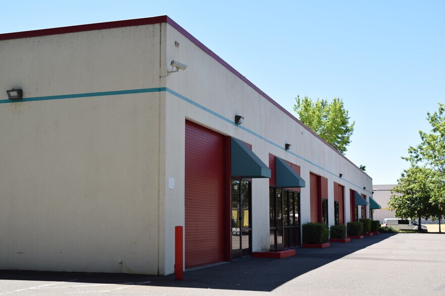 More Photos Of 7790-7820 Bell Rd, Windsor Warehouse For Sale