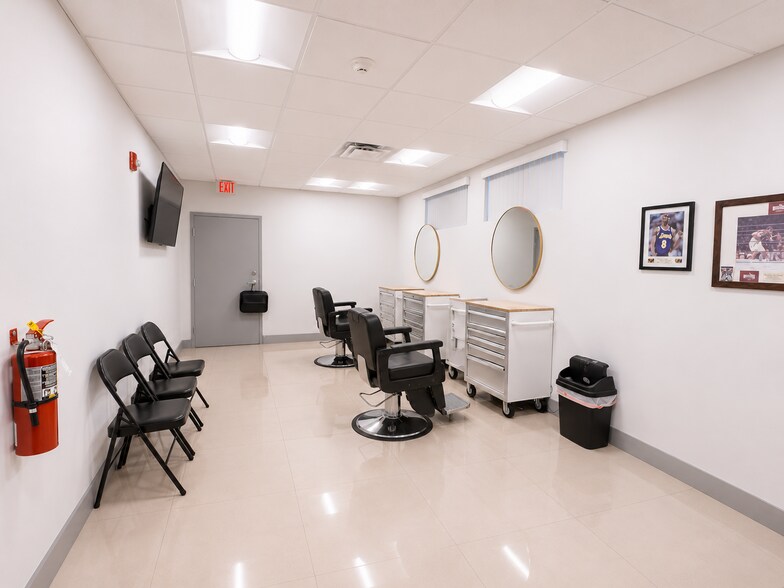 More Photos Of 8476 SW 40th St, Miami Storefront Retail Office For Lease