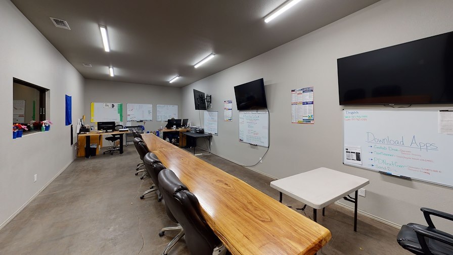 More Photos Of 320-322 International Pky, Arlington Warehouse For Lease