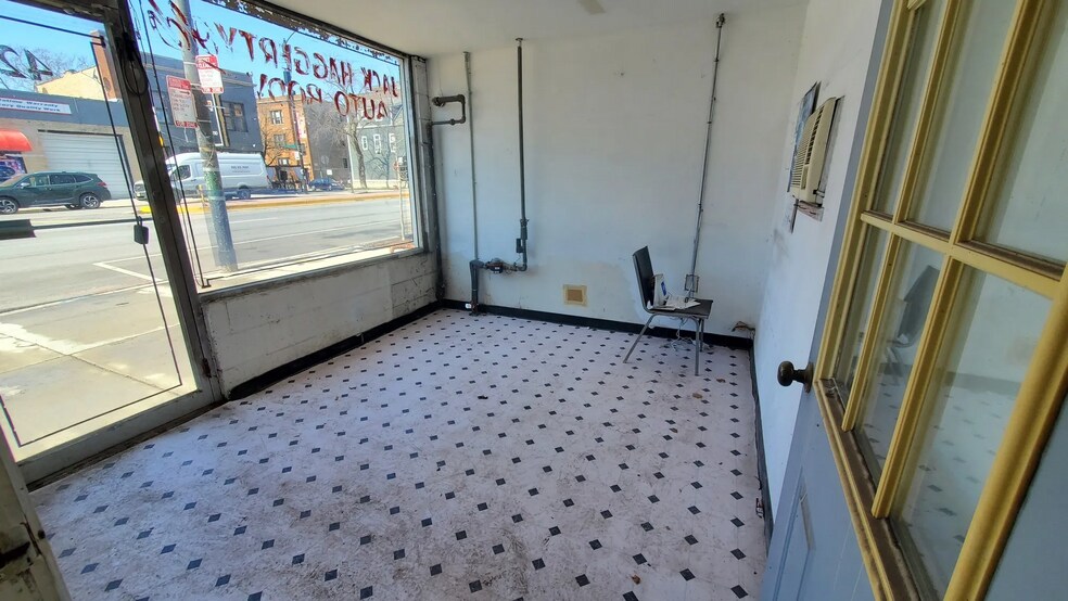 More Photos Of 4251 N Western Ave, Chicago General Retail For Lease