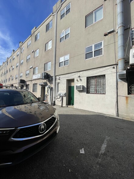 More Photos Of 153 N 9th St, Philadelphia Storefront Retail Residential For Lease