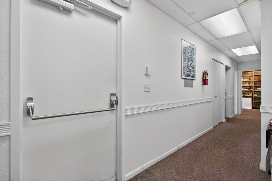 More Photos Of 513 N State Road 7, Margate Office For Lease