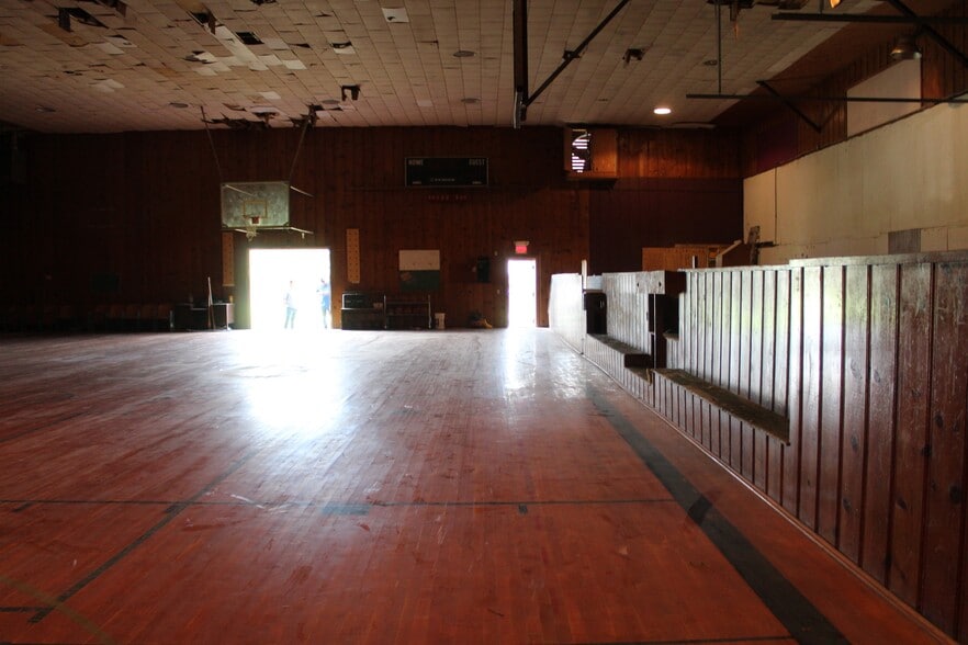 More Photos Of 1871 Elm, Waynoka Sports And Entertainment For Sale