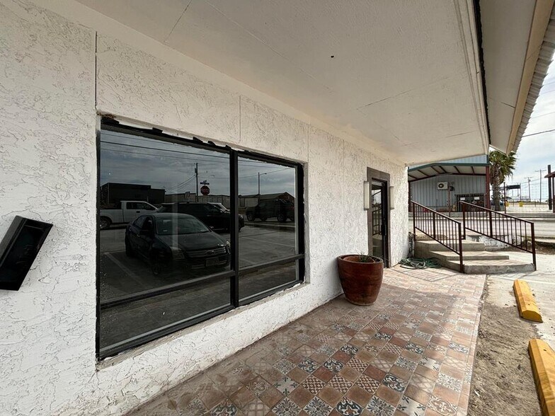 More Photos Of 2222 Del Rio Blvd, Eagle Pass Storefront Retail Office For Lease