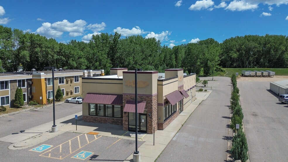 More Photos Of 101 W Lind St, Mankato Fast Food For Lease