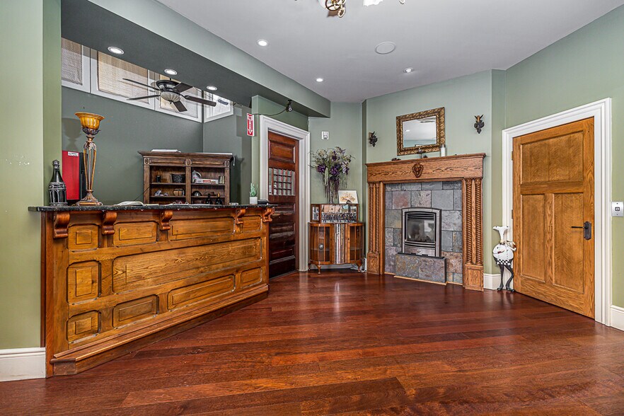 More Photos Of 399 Sinsinawa Ave, East Dubuque Specialty For Sale