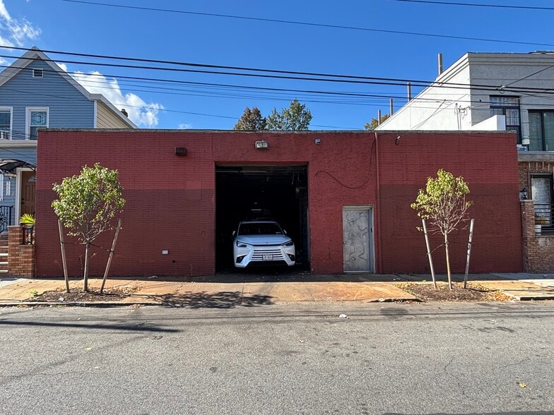 Primary Photo Of 9516 101st St, Ozone Park Industrial For Lease