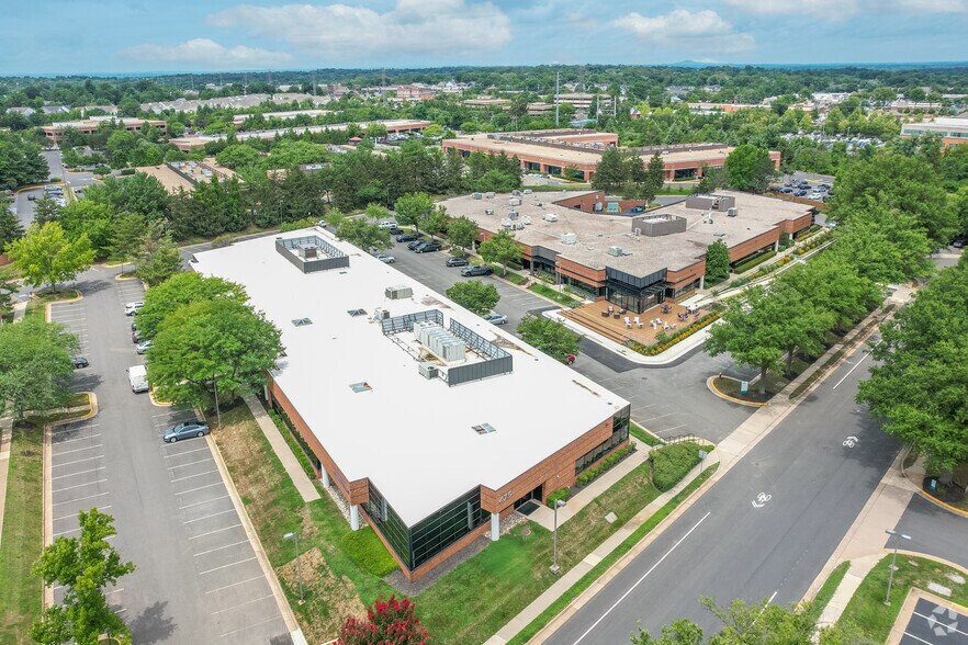 More Photos Of 450 Spring Park Pl, Herndon Unknown For Lease