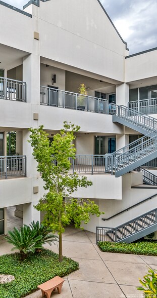 More Photos Of 6400 E Grant Rd, Tucson Office For Sale